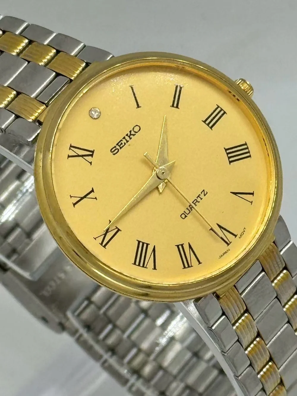 Vintage Seiko Quartz Men’s Watch Gold Tone Roman Numeral 31mm New Battery Runs